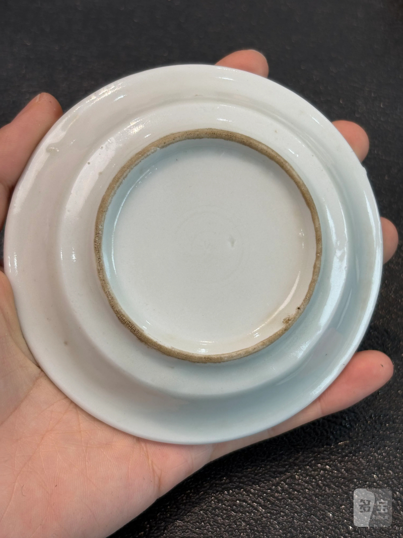 清早期 甜白釉暗刻团寿纹小碟一组 - 图5